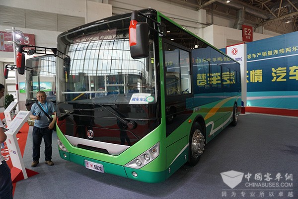 東風(fēng)超龍亮相2016道路運(yùn)輸展(圖3)