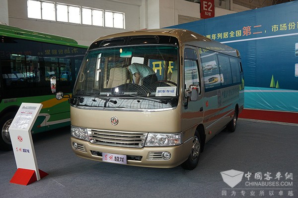 東風(fēng)超龍亮相2016道路運(yùn)輸展(圖2)