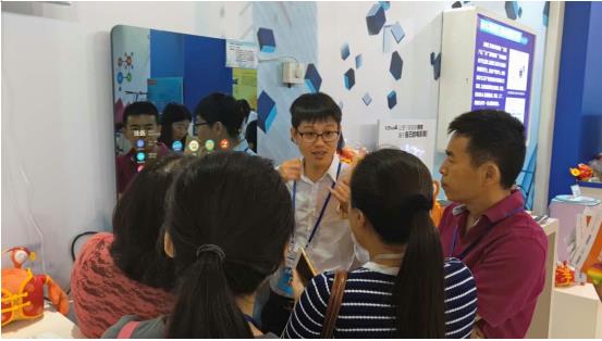 直擊“十二五”科技展現(xiàn)場(chǎng) 海創(chuàng)匯產(chǎn)品最“吸睛”