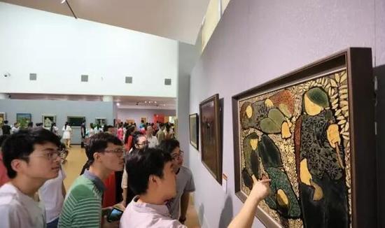 南昌舉辦歷屆全國美展江西優(yōu)秀漆畫展(圖3) 南昌舉辦歷屆全國美展江西優(yōu)秀漆畫展(圖3)