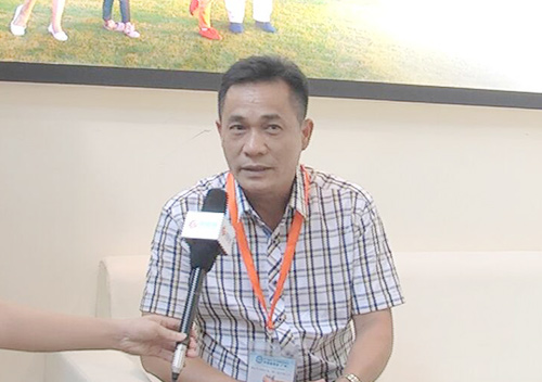 明珠創(chuàng)展現(xiàn)身第十八屆建博會(huì)(圖2) 佛山市南海區(qū)明一珠門窗有限公司(明珠創(chuàng)展門窗)董事長(zhǎng)黃宗沛先生接受采訪