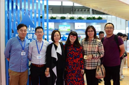 優(yōu)貝施 秒變上海美博會(huì)“館紅”(圖5)