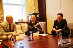 理膚泉高管齊聚美博會(huì)推廣可穿戴美妝品