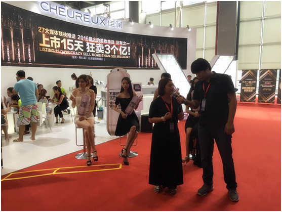 佳瀾網(wǎng)紅霜閃耀亮相美博會引爆全場(圖1)