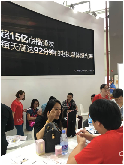 佳瀾網(wǎng)紅霜閃耀亮相美博會引爆全場(圖4)