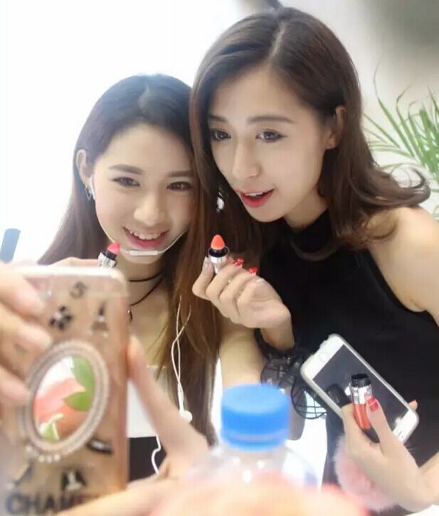 第45屆美博會圓滿落幕，古瓷搖搖小酒瓶(圖4)