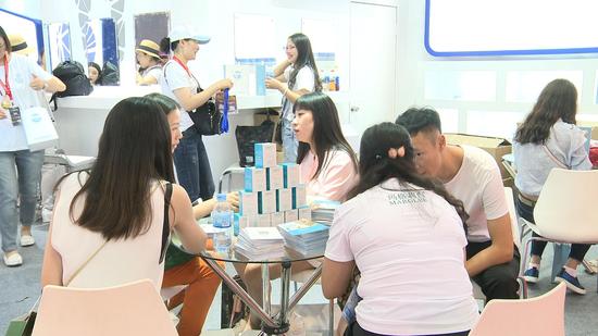 瑪格莉白火爆亮相廣州美博會(圖2)