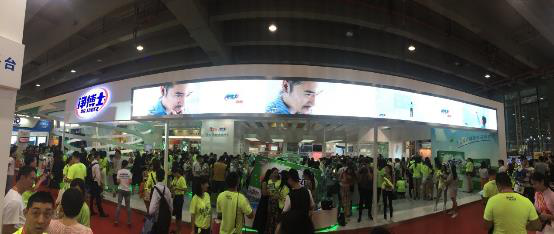 新國(guó)貨高調(diào)亮相美博會(huì) 立白凈博士洗衣片正式登(圖1)